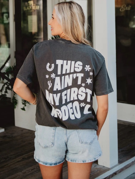 Katydid Tops - Katiedid Women’s Graphic Gray Tee "This Ain't My First Rodeo" Size Medium NWT